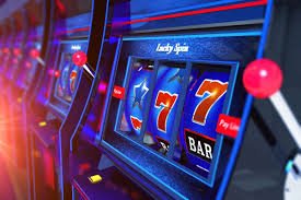 yhaod Mobile APP ဖြင့် ဖုန်းပေါ်တွင် Slots Jackpot ဆွဲနေသောမြင်ကွင်း
